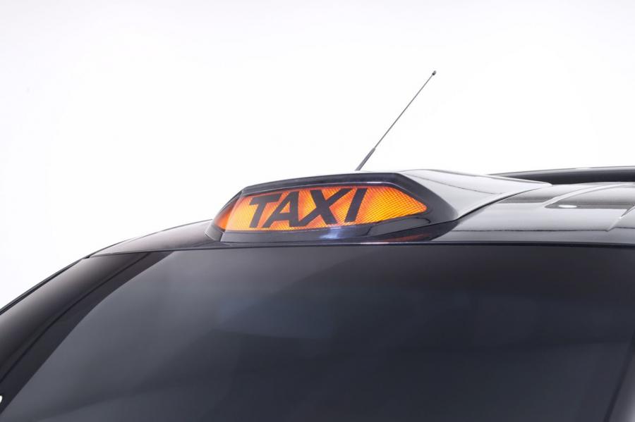  Nissan NV200 London Taxi 2014 года  (фото 9 из 12)